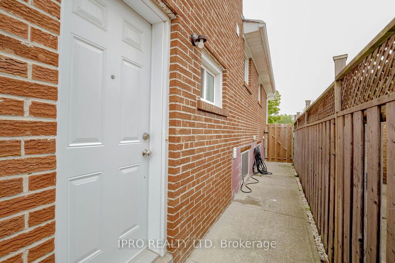 3320 Morningstar Dr  Mississauga, L4T 1X7 | Image 29