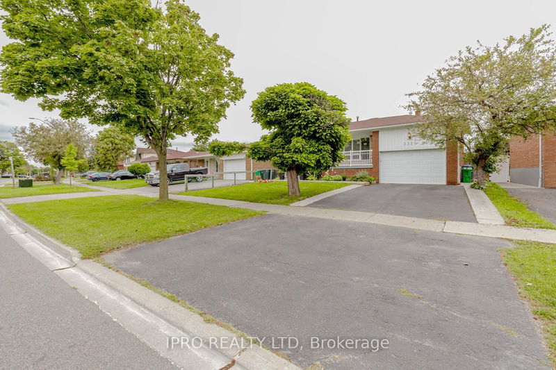 3320 Morningstar Dr  Mississauga, L4T 1X7 | Image 3