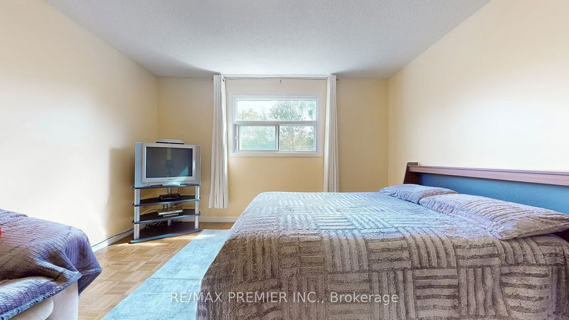 1404 Nesdale Crt  Mississauga, L5J 4M2 | Image 17