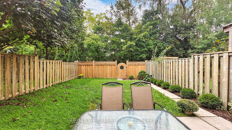 1404 Nesdale Crt  Mississauga, L5J 4M2 | Image 26