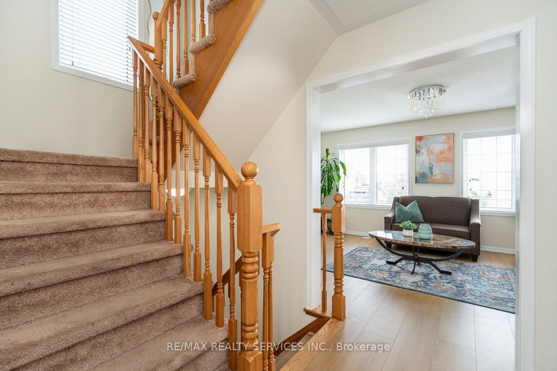 39 Vanhorne Clse  Brampton, L7A 0X8 | Image 11