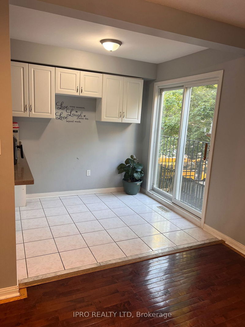 home for lease on 168-80 Acorn Place