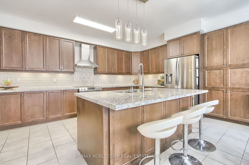 10 Royal Fern Cres  Caledon, L7C 2E9 | Image 9