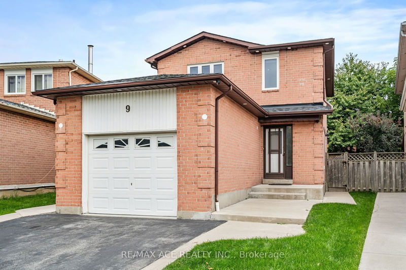 9 Muirland Cres  Brampton, L6X 4G6 | Image 2