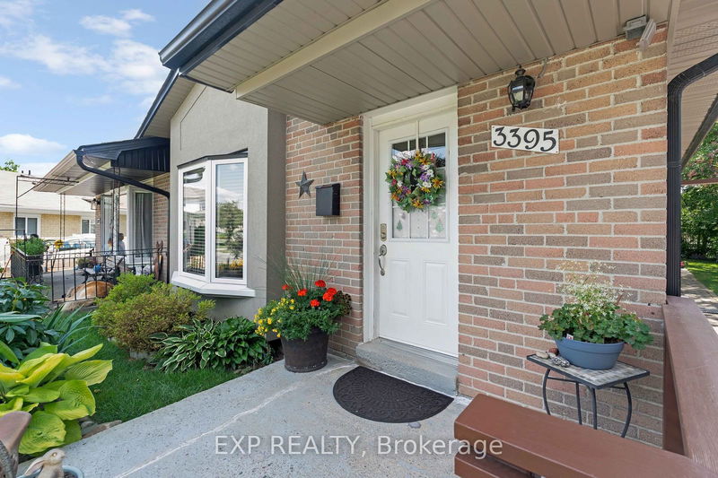 3395 Galena Cres  Mississauga, L5A 3L7 | Image 3