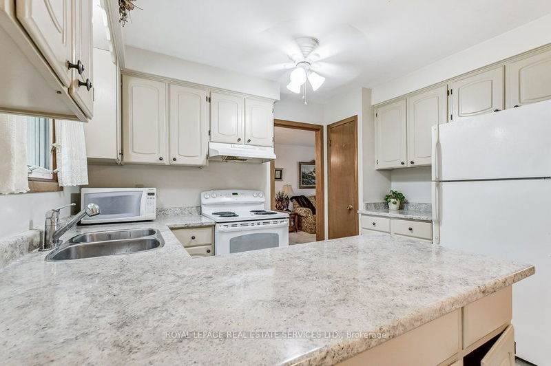 424 Donnybrook Rd  Oakville, L6J 4Y3 | Image 10