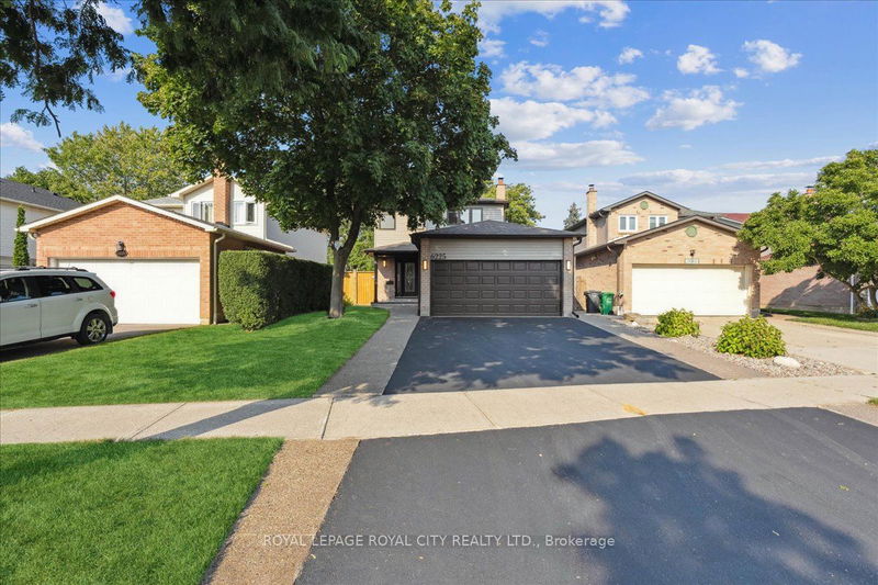 6225 Miller's Grve  Mississauga, L5N 3C6 | Image 1