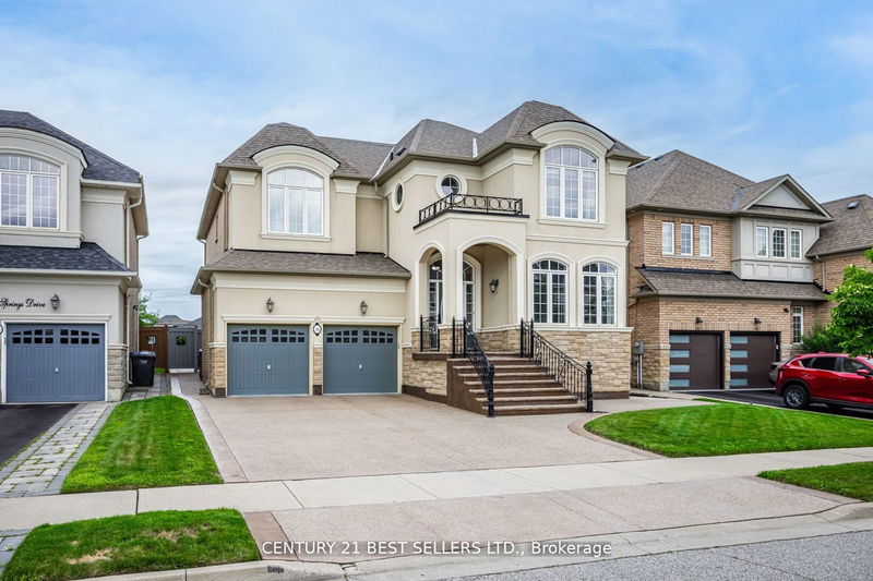 36 Hampton Springs Dr  Brampton, L6P 2W3 | Image 2