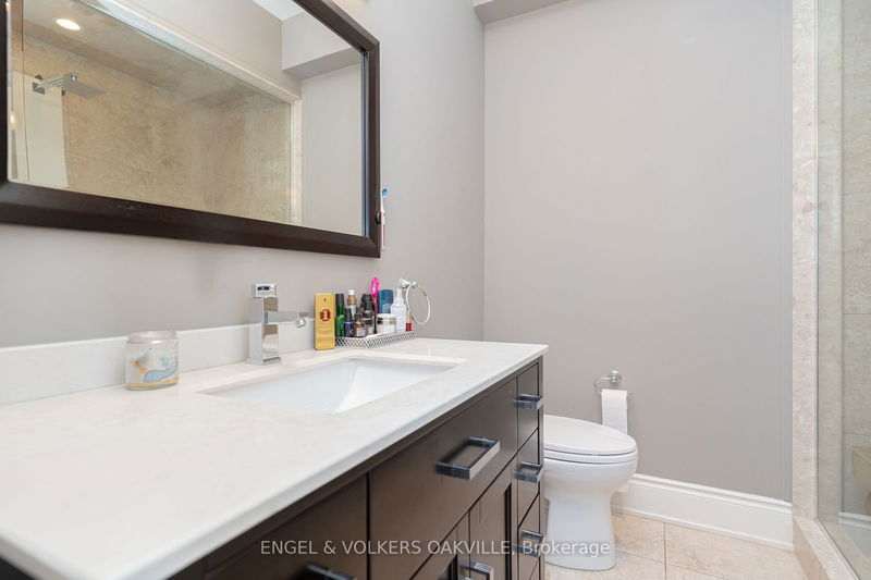 216 Rebecca St N Oakville, L6K 1J9 | Image 25