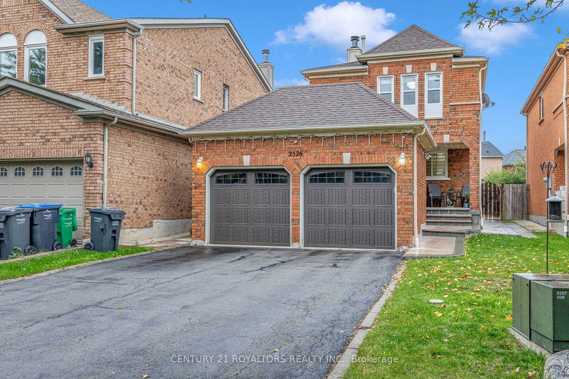 2526 Willowburne Dr  Mississauga, L5M 5E9 | Image 2