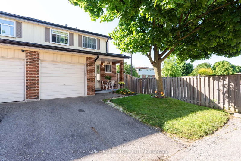 32 Vodden Crt  Brampton, L6V 2V7 | Image 3