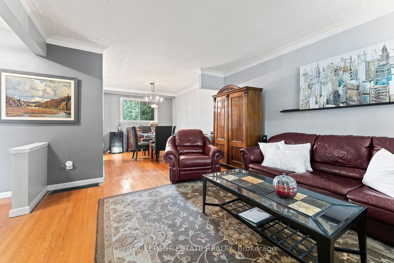 44 Ashmount Cres  Toronto, M9R 1C7 | Image 10