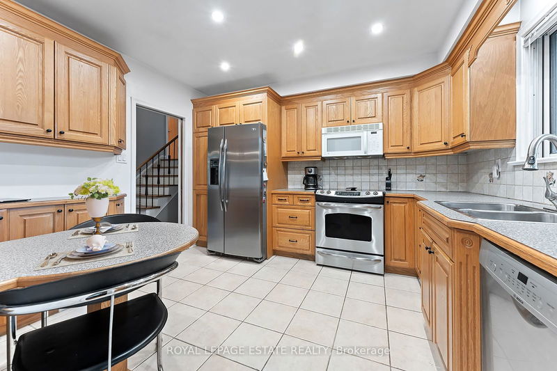 44 Ashmount Cres  Toronto, M9R 1C7 | Image 15