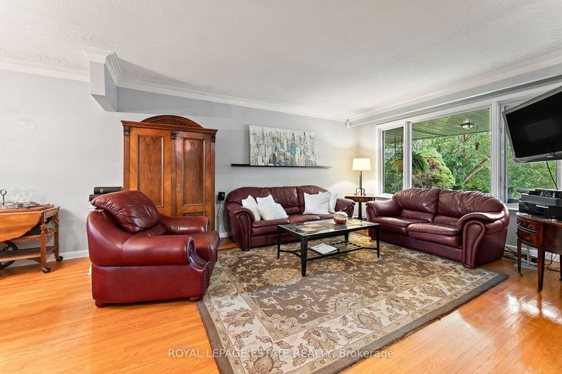 44 Ashmount Cres  Toronto, M9R 1C7 | Image 7