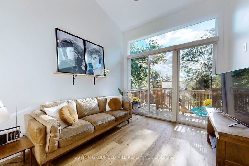 56 Gooch Ave  Toronto, M6S 4L6 | Image 2