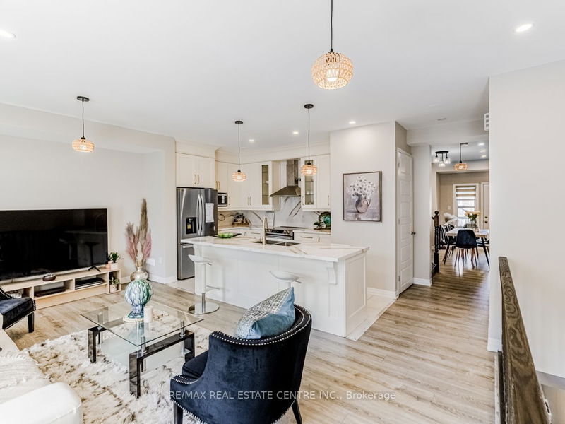 128 Burnhamthorpe Rd W Oakville, L6H 0X9 | Image 11