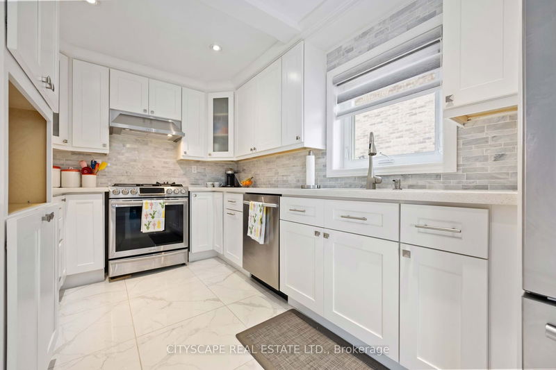 39 Bentworth Ave  Toronto, M6A 1P1 | Image 10