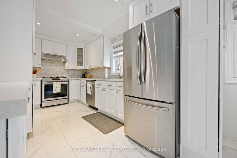 39 Bentworth Ave  Toronto, M6A 1P1 | Image 8