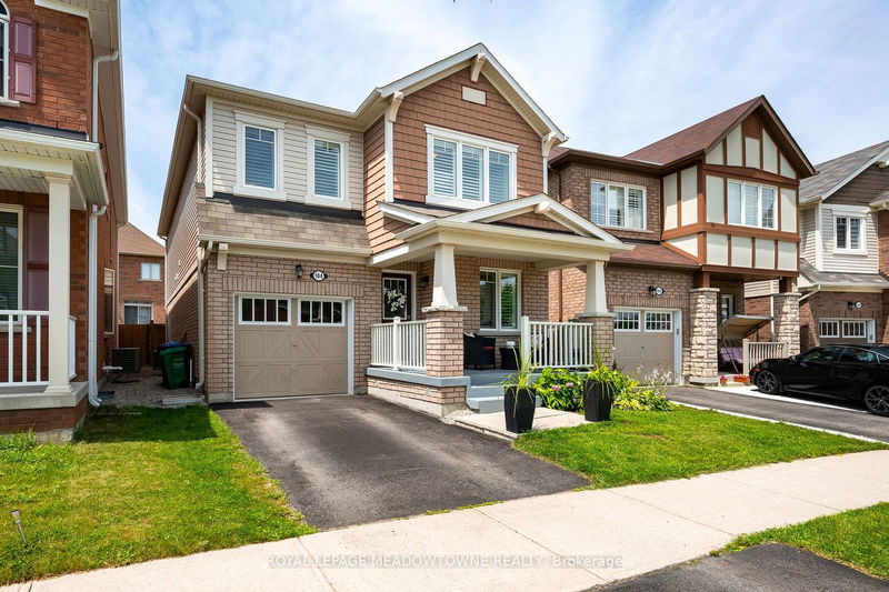 104 Stedford Cres  Brampton, L7A 4P7 | Image 2