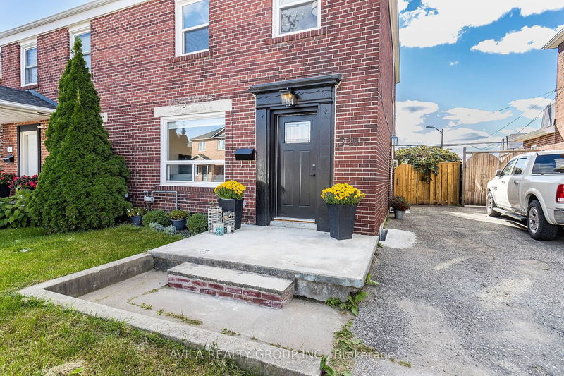 546 Old Weston Rd  Toronto, M6N 3B1 | Image 1