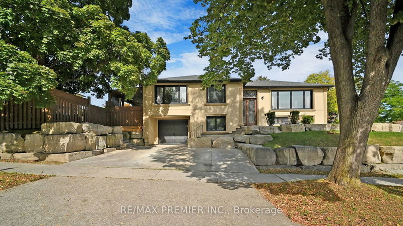 64 Alhart Dr  Toronto, M9V 2N4 | Image 2