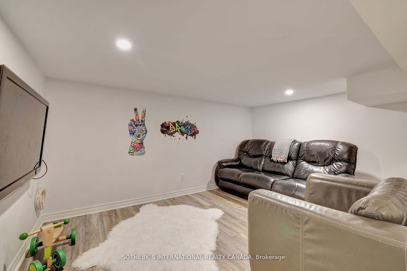 194 Clendenan Ave  Toronto, M6P 2X2 | Image 31