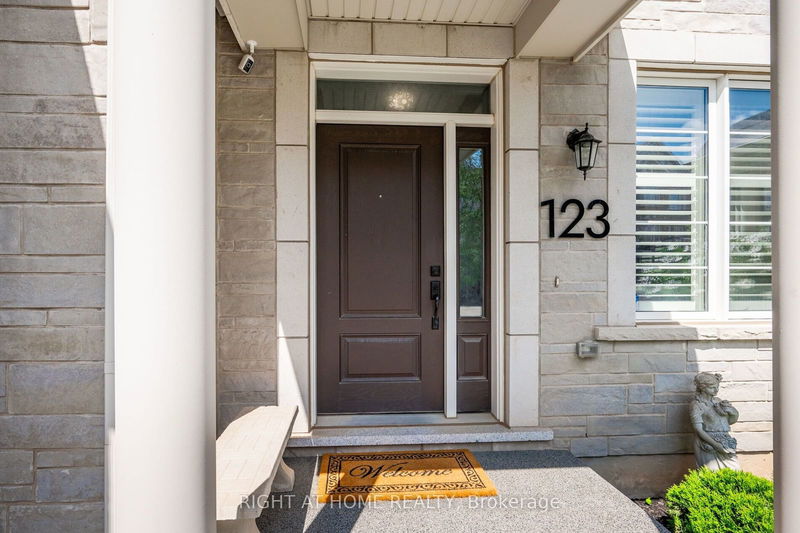 123 Stork St  Oakville, L6H 0X8 | Image 2