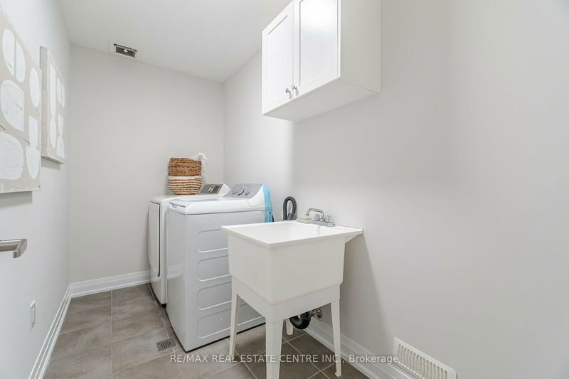 735 Banks Cres  Milton, L9T 9A4 | Image 32