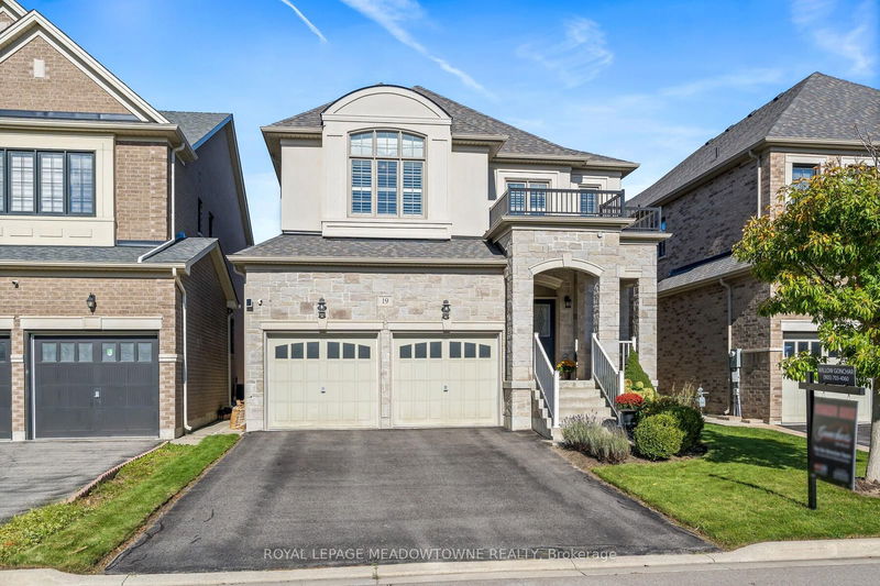 19 Mugford Cres  Brampton, L6Y 6A7 | Image 1