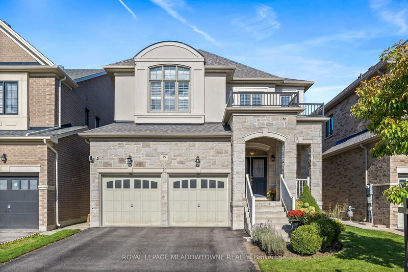 19 Mugford Cres  Brampton, L6Y 6A7 | Image 2