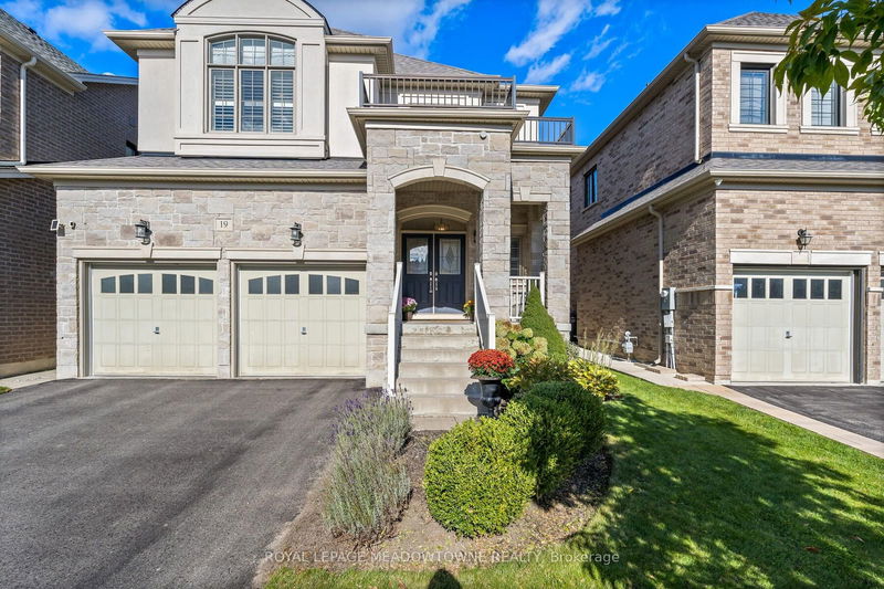 19 Mugford Cres  Brampton, L6Y 6A7 | Image 3