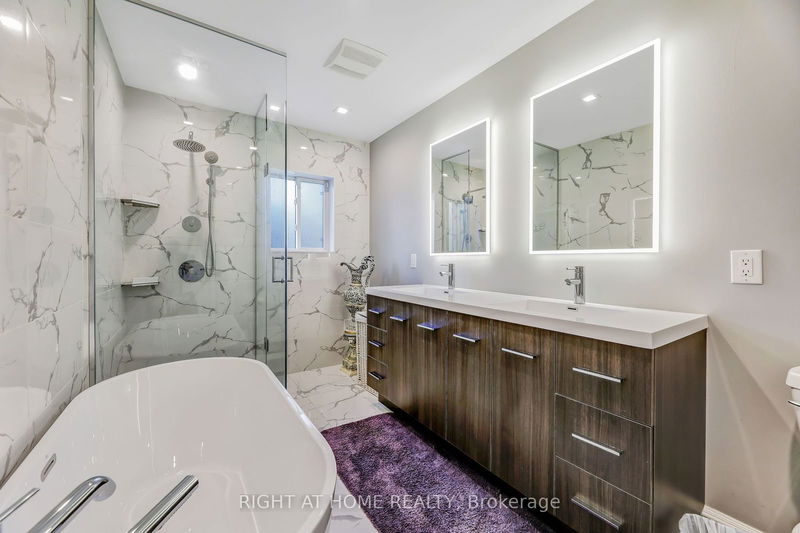 1665 Asgard Dr  Mississauga, L5E 3G5 | Image 27