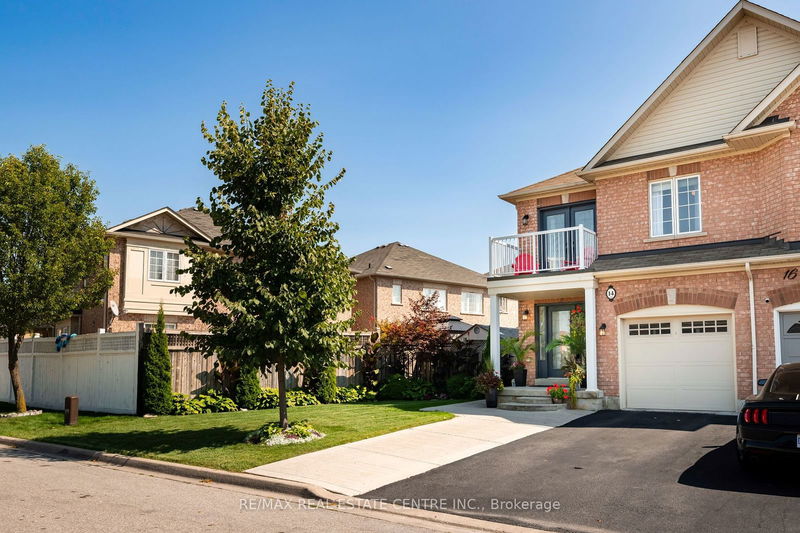 14 Samantha Cres  Brampton, L6Z 0A6 | Image 2