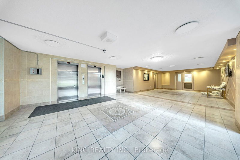  518 - 2121 Roche Crt  Mississauga, L5K 2C7 | Image 2