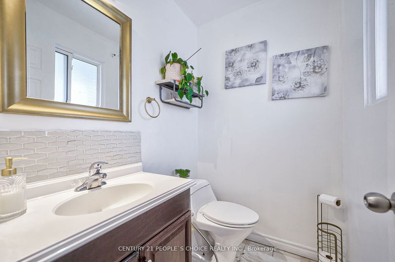 48 Newlyn Cres  Brampton, L6V 3A7 | Image 6