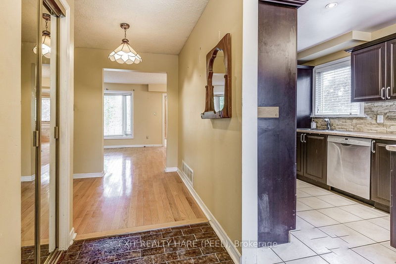 28 Parkside Dr  Brampton, L6Y 2G9 | Image 6