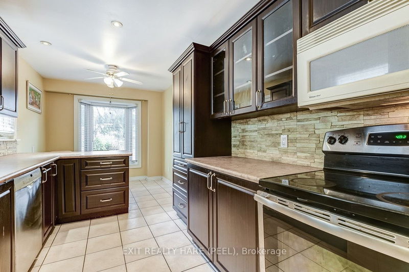 28 Parkside Dr  Brampton, L6Y 2G9 | Image 9