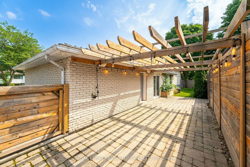 2497 Wyatt St  Oakville, L6L 2M7 | Image 32