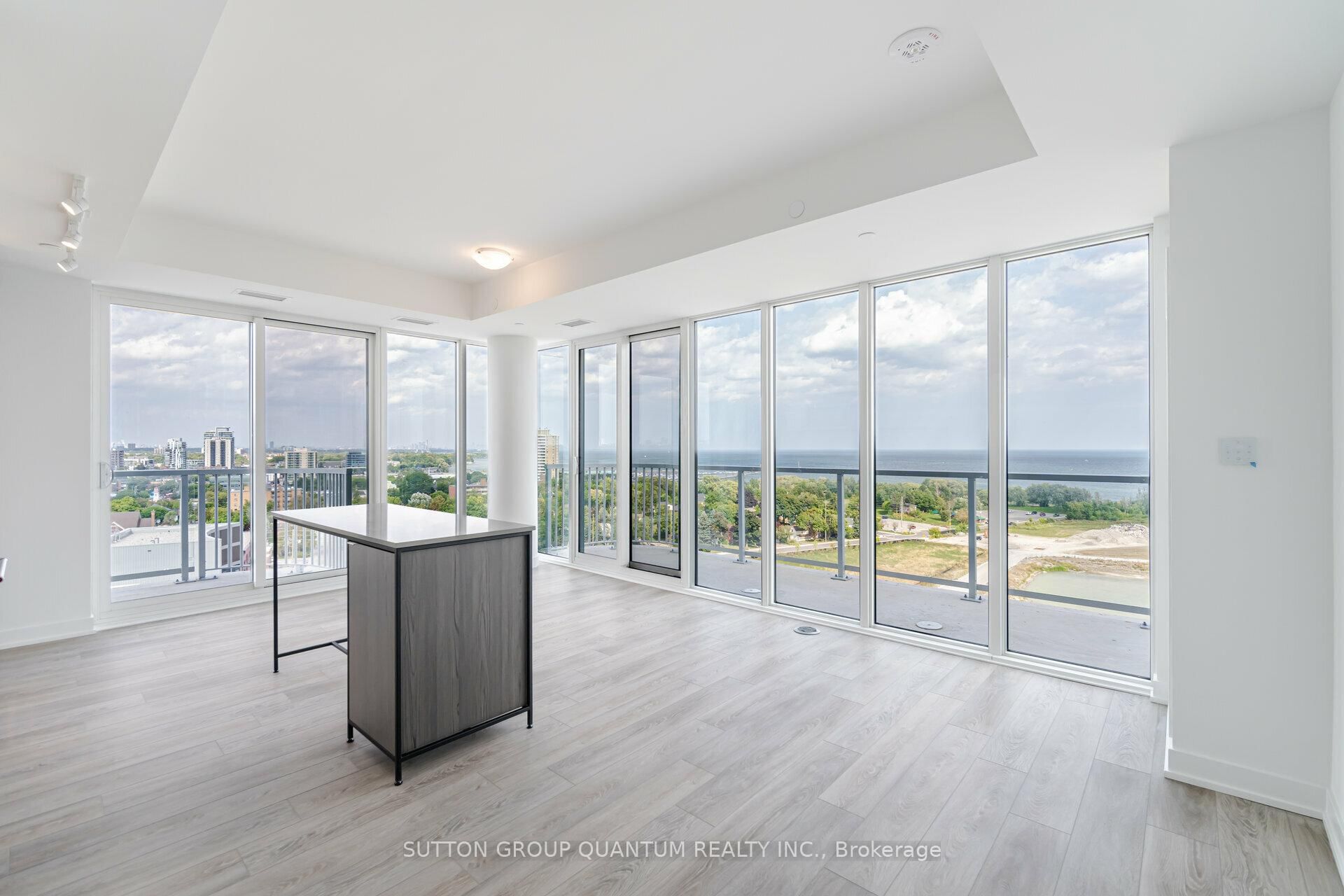 220 Missinnihe Way, Unit 1305
