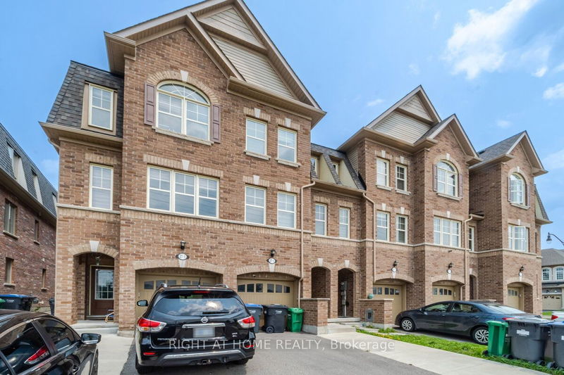  4 - 27 Pennycross Cres  Brampton, L7A 4M1 | Image 2