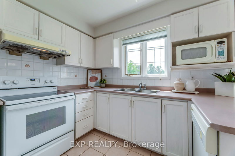 4208 Sagebrush Tr  Mississauga, L5C 4S1 | Image 10