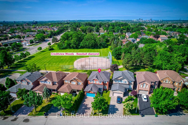 4208 Sagebrush Tr  Mississauga, L5C 4S1 | Image 31