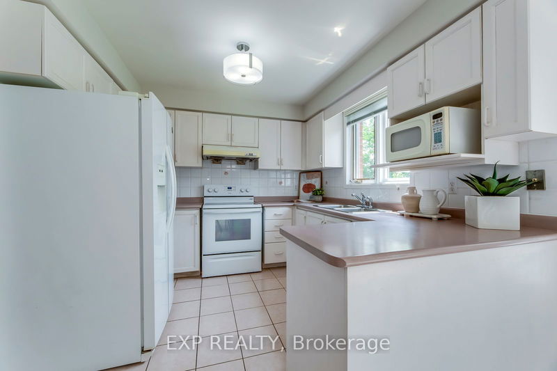 4208 Sagebrush Tr  Mississauga, L5C 4S1 | Image 8