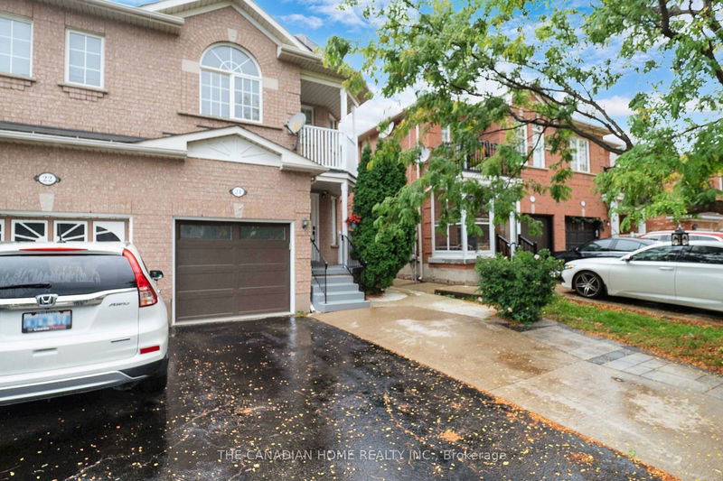 24 Secord Cres  Brampton, L6X 4Z3 | Image 2