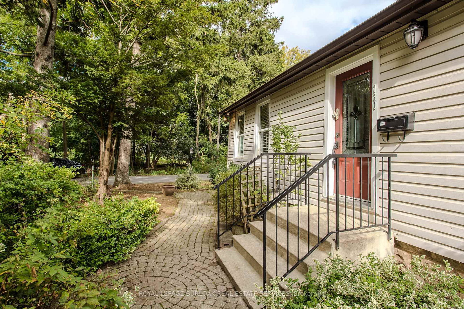 Listing Image 11