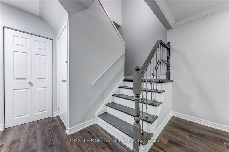 43 Faulkner Cres  Toronto, M9M 2B9 | Image 13