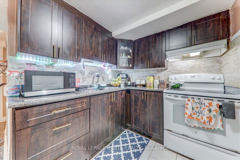 43 Faulkner Cres  Toronto, M9M 2B9 | Image 29