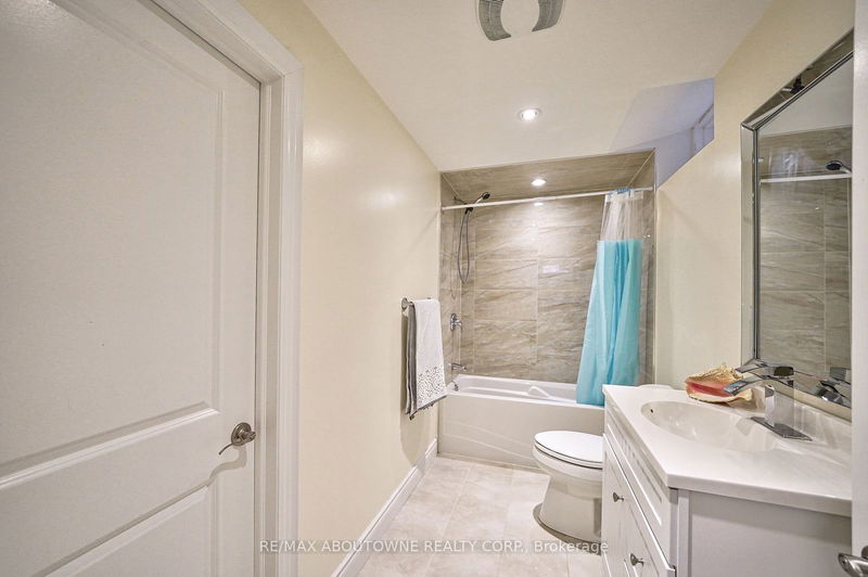 211 Sixteen Mile Dr  Oakville, L6M 0T8 | Image 35