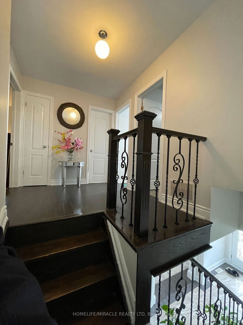 3729 Crabtree Cres  Mississauga, L4T 1S7 | Image 22