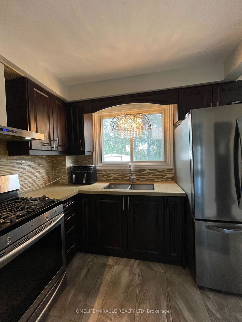 3729 Crabtree Cres  Mississauga, L4T 1S7 | Image 25